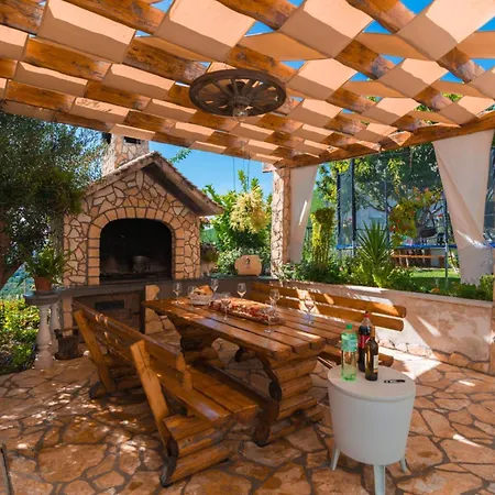 Hills With Magical View Of Split Apartamento